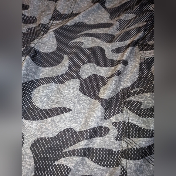 IRON CO CLOTHING BELTED STRETCH MICROFIBER CARGO SHORT, CAMO, SIZE 32 - Picture 2 of 8